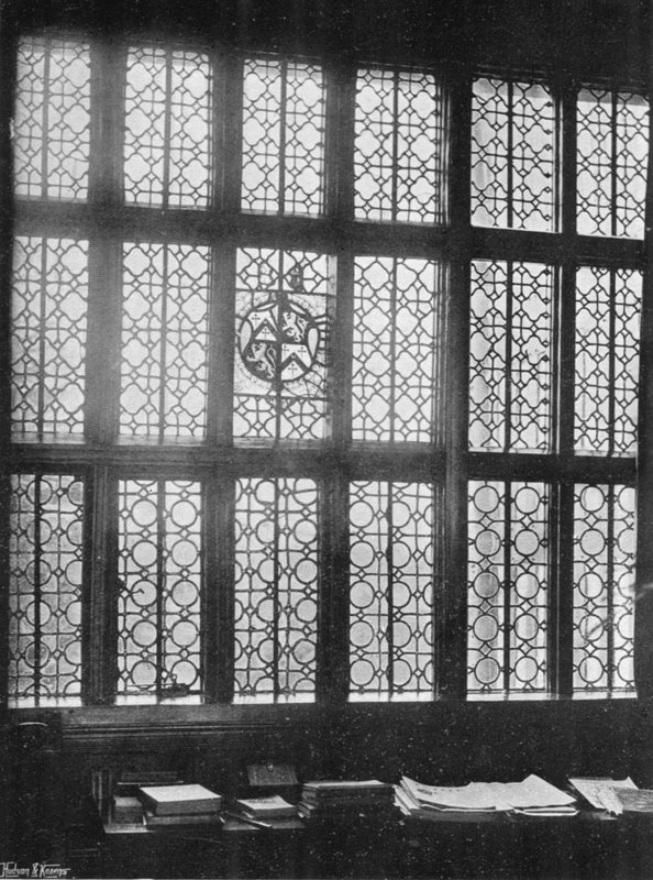 Finestra nella grande sala da Charles Latham