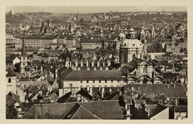 Cartolina raffigurante una vista generale di Praga da Czech Photographer