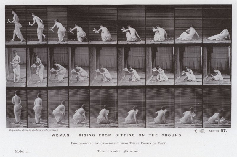 La figura umana in movimento: Donna, che si alza da seduta a terra da Eadweard Muybridge