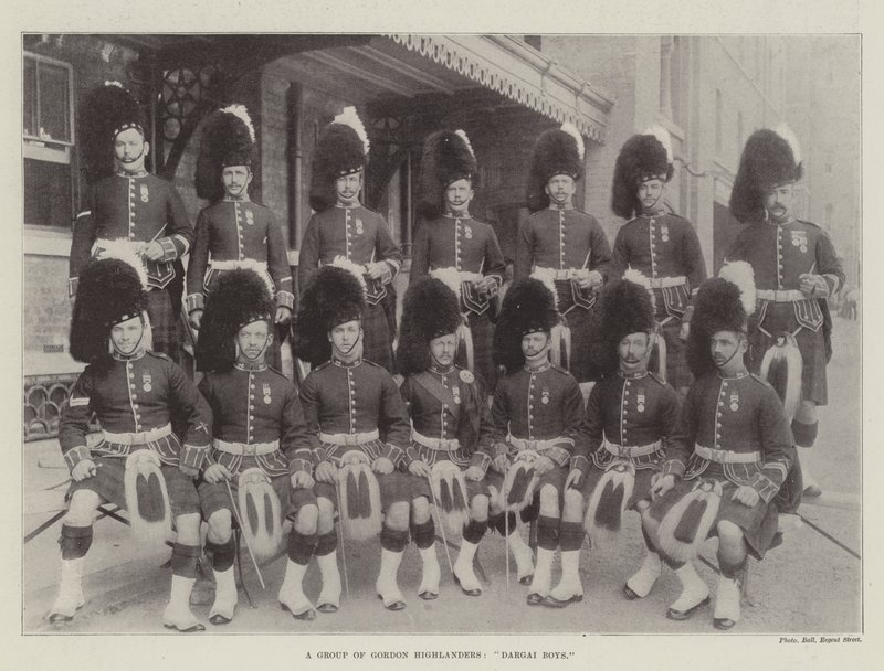 Un gruppo di Gordon Highlanders, ragazzi di Dargai da English Photographer