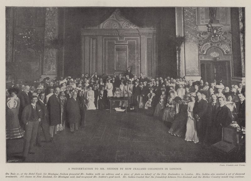 Una presentazione al signor Seddon da parte dei coloni neozelandesi a Londra da English Photographer