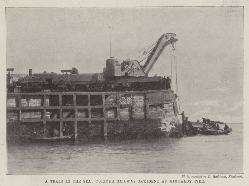 Un treno nel mare, curioso incidente ferroviario al molo di Kirkaldy da English Photographer