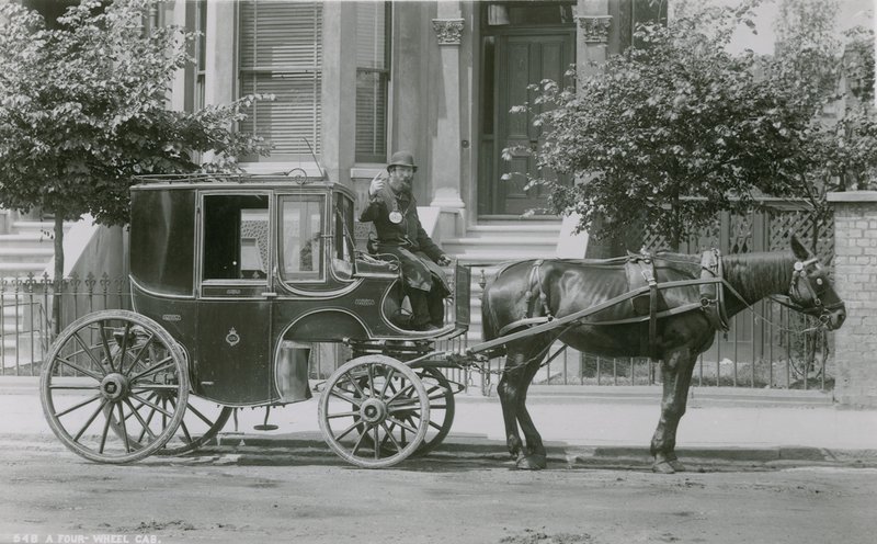 Una carrozza a quattro ruote da English Photographer