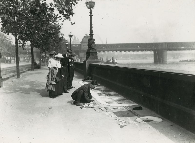 Un artista di strada sull