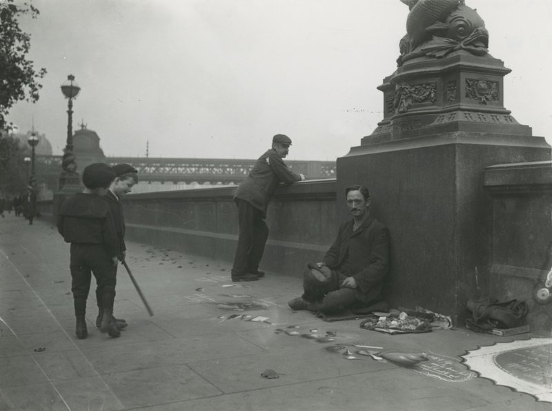 Un artista di strada sull