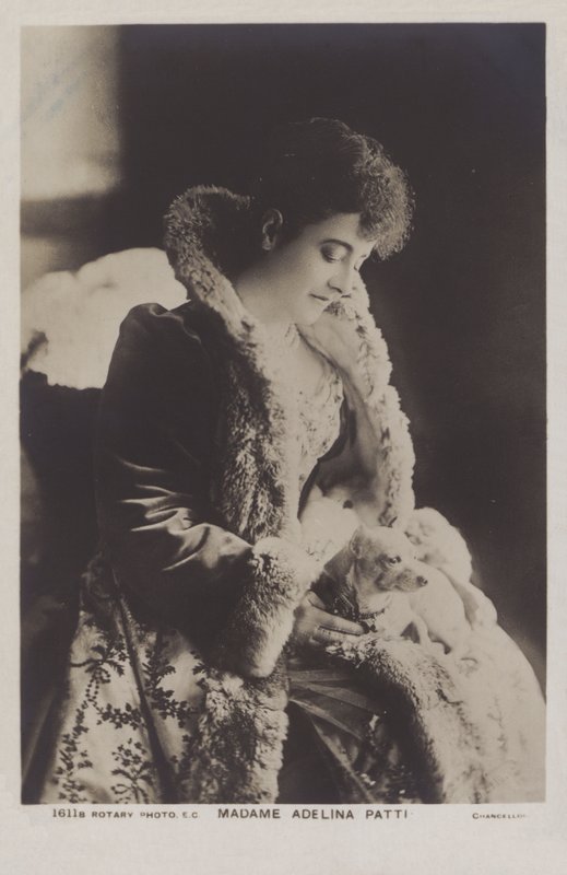 Adelina Patti, soprano di coloratura italiana da English Photographer
