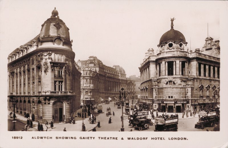 Aldwych, Londra, Teatro Gaiety, Hotel Waldorf (foto in b/n) da English Photographer