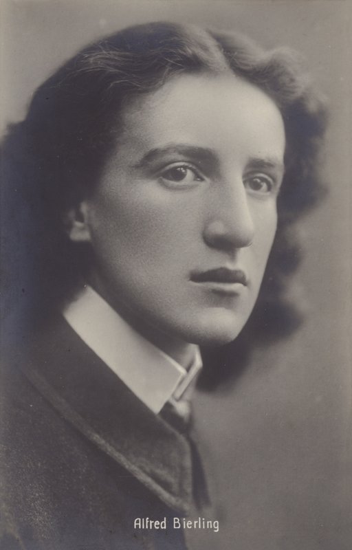 Alfred Bierling, musicista da English Photographer