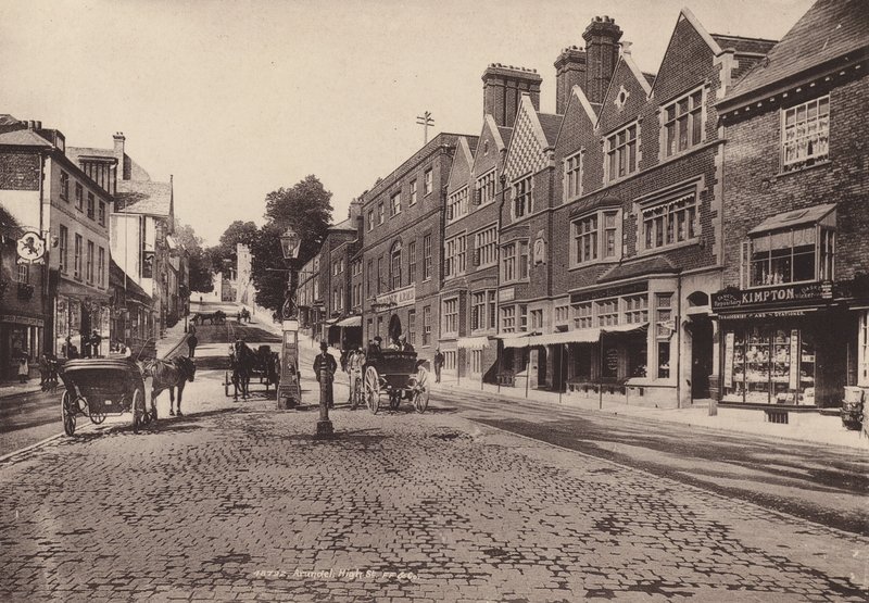 Arundel: High Street da English Photographer