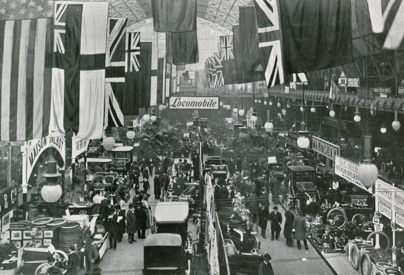 Esposizione automobilistica alla Agricultural Hall da English Photographer