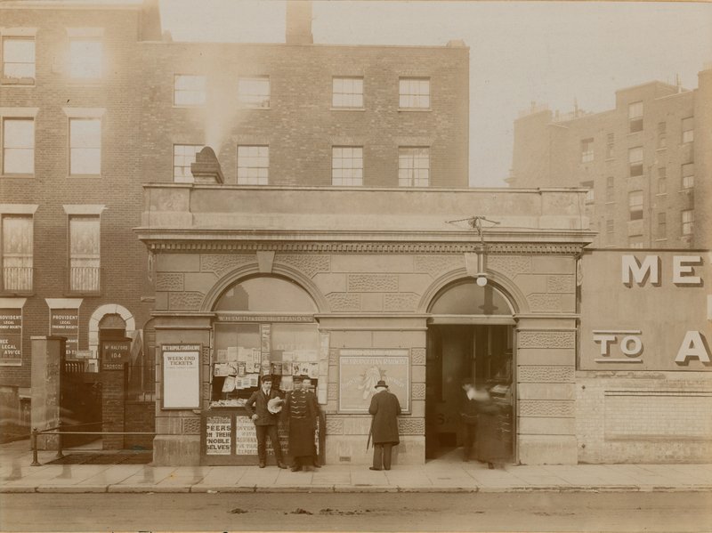 Stazione ferroviaria di Baker Street, ingresso est, Marylebone Road, Londra da English Photographer
