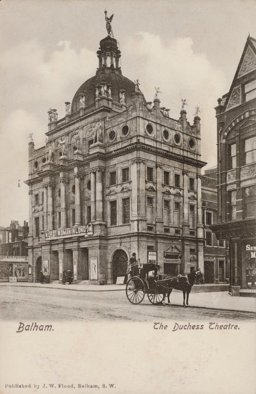 Balham, Londra, il Teatro della Duchessa (foto in b/n) da English Photographer