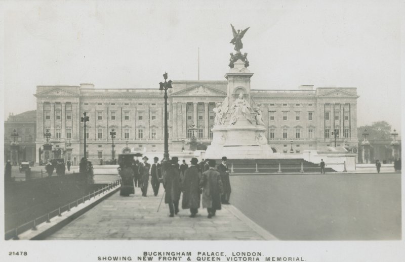 Buckingham Palace, Londra, con la nuova facciata e il Memoriale della Regina Vittoria da English Photographer