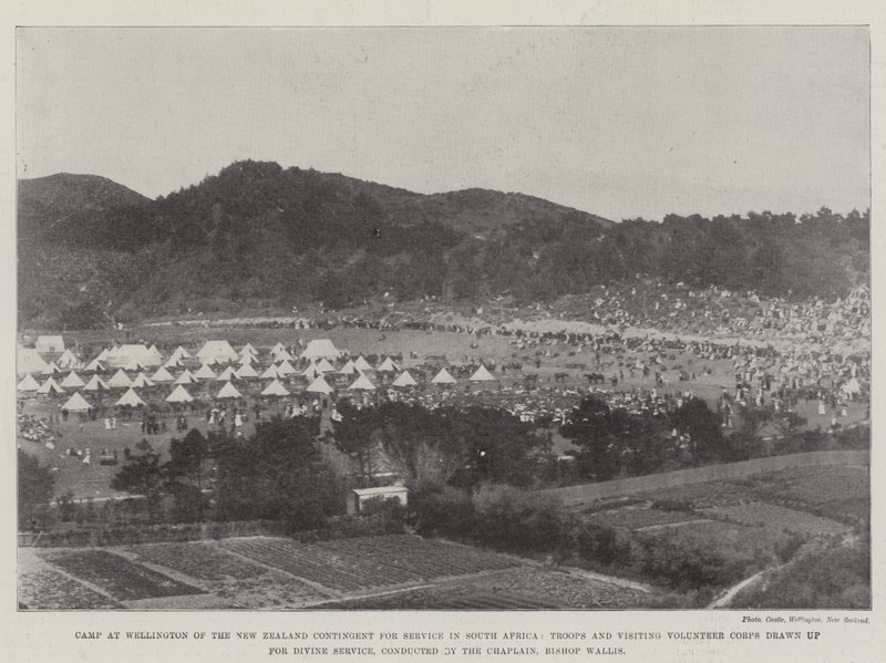 Campo a Wellington del Contingente Neozelandese per il Servizio in Sudafrica, Truppe e Corpi Volontari in Visita schierati per il Servizio Divino, condotto dal Cappellano, Vescovo Wallis da English Photographer