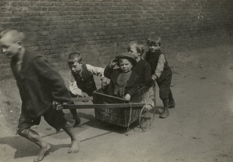 Povertà infantile, Londra da English Photographer