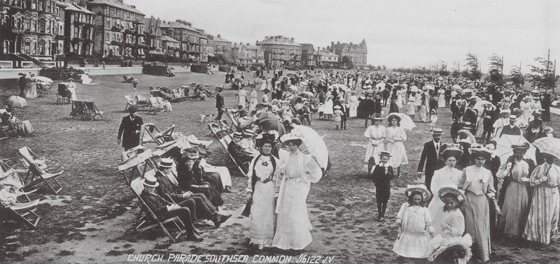 Parata della Chiesa, Southsea Common da English Photographer