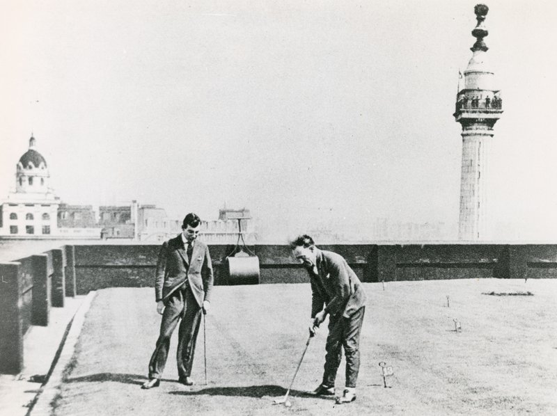 Golfisti della città visti dal Monumento da English Photographer