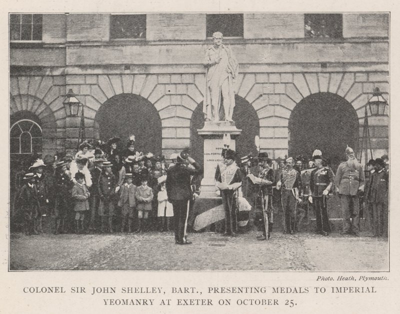 Il colonnello Sir John Shelley, baronetto, presenta medaglie alla Yeomanry Imperiale a Exeter il 25 ottobre da English Photographer