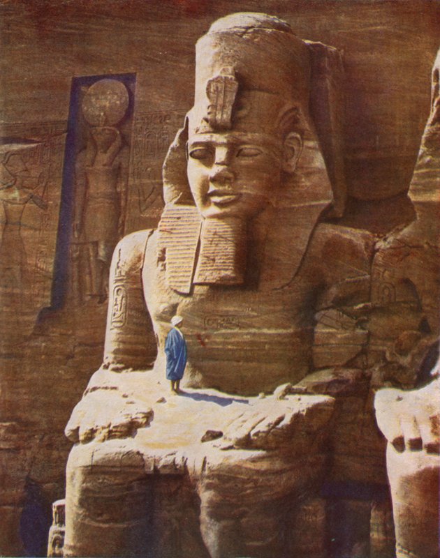 Figura Colossale Seduta di Ramesse II ad Abu-Simbel da English Photographer