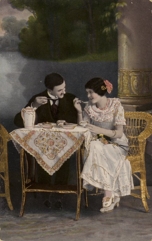 Coppia che mangia insieme da English Photographer
