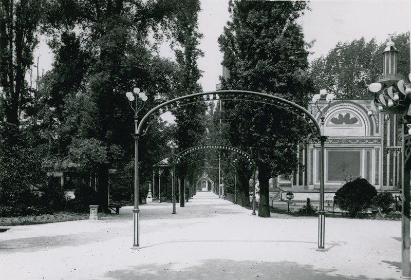 Cremorne Gardens, Londra: Passeggiata Centrale da English Photographer
