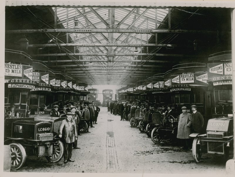 Garage di Cricklewood da English Photographer