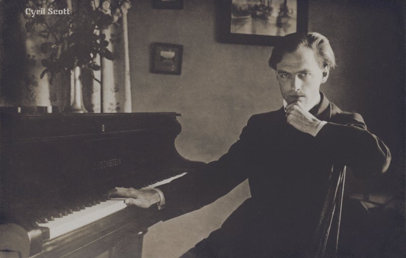 Cyril Scott, compositore, scrittore e poeta inglese (foto in b/n) da English Photographer