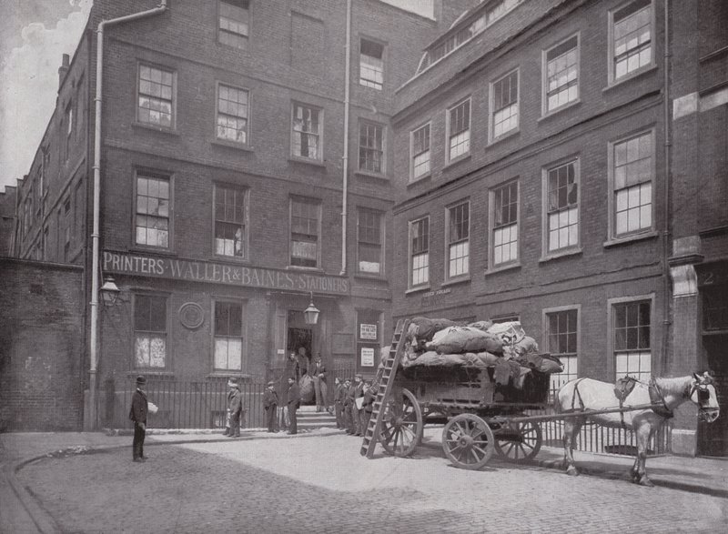 Casa del Dr. Johnson, Gough Square, Fleet Street da English Photographer