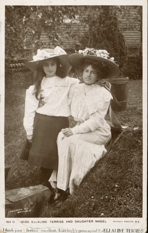 Ellaline Terriss, attrice e cantante inglese con sua figlia, Mabel da English Photographer