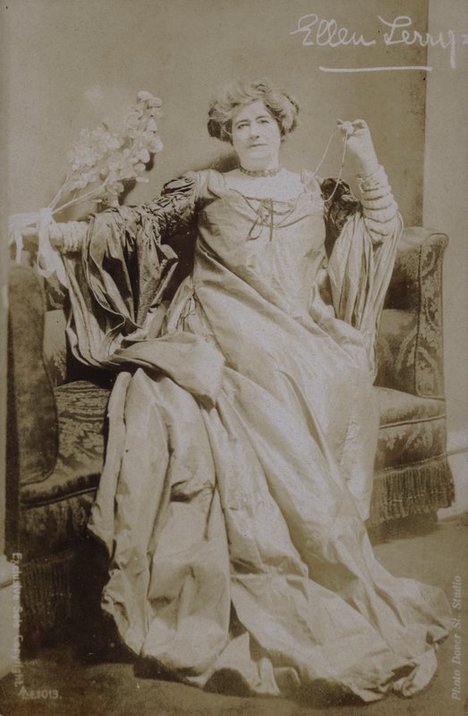 Ellen Terry (foto in b/n) da English Photographer