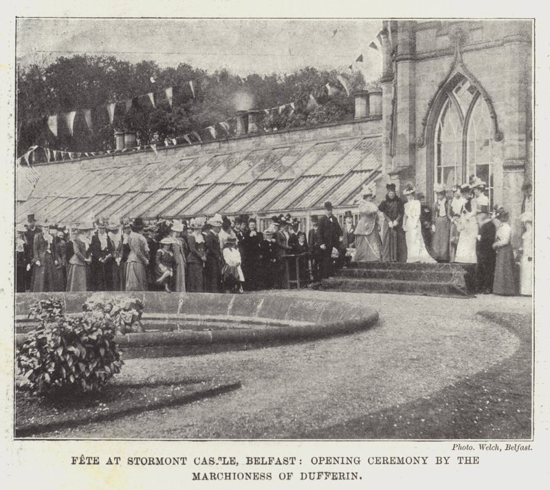 Festa al Castello di Stormont, Belfast, cerimonia di apertura della Marchesa di Dufferin da English Photographer
