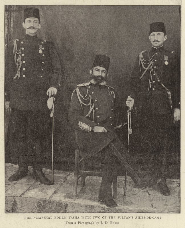 Il feldmaresciallo Edhem Pasha con due degli aiutanti di campo del sultano da English Photographer