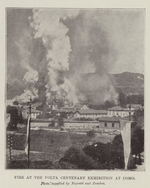 Incendio alla Mostra del Centenario di Volta a Como da English Photographer