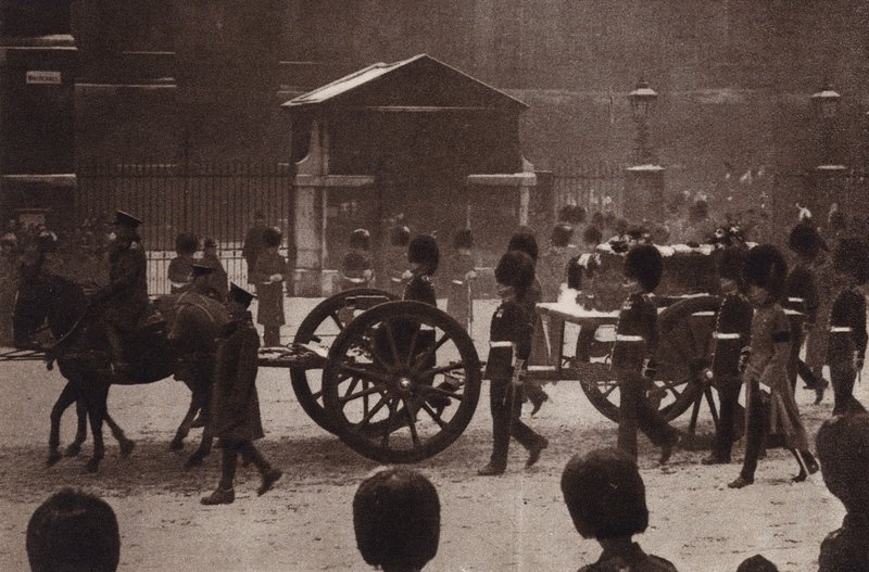 Funerale della Regina Alessandra, Consorte di Re Edoardo VII da English Photographer