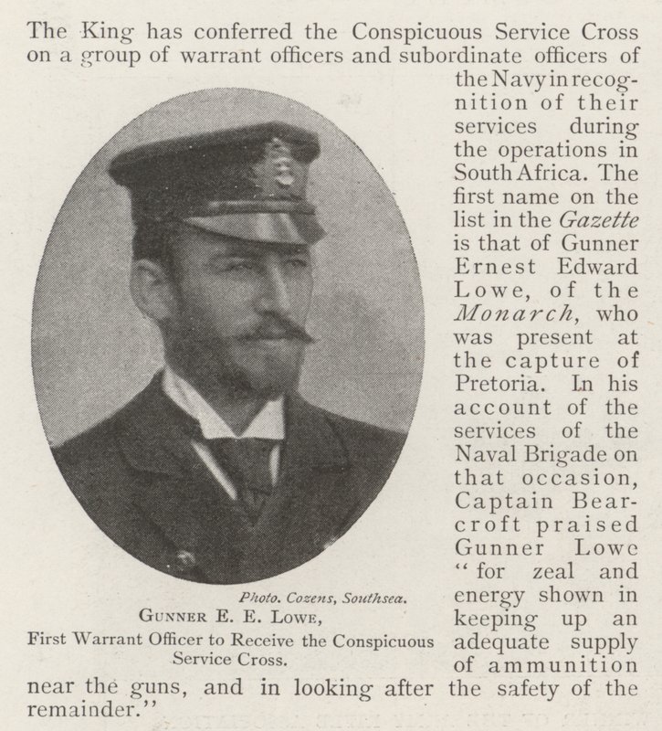 Gunner E E Lowe, primo ufficiale di mandato a ricevere la Croce di Servizio Conspicuo da English Photographer