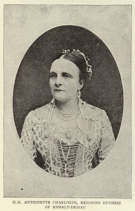 H H Antoinette Charlotte, Duchessa regnante di Anhalt-Dessau da English Photographer