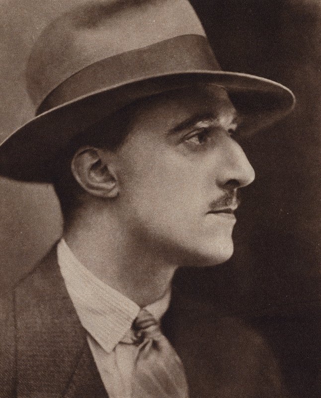 H V Morton, giornalista e scrittore di viaggi inglese da English Photographer
