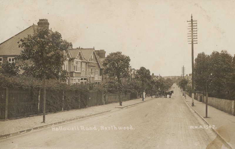 Hallowell Road, Northwood, vicino a Londra (foto b/n) da English Photographer