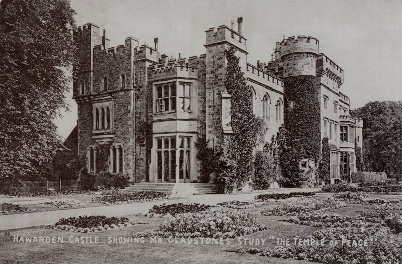Castello di Hawarden, casa del politico e Primo Ministro inglese William Gladstone, Hawarden, Flintshire, Galles da English Photographer