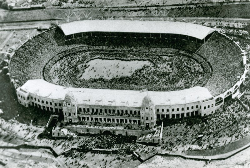 Invasione dello stadio per la prima finale della Coppa di Wembley, 1923 da English Photographer