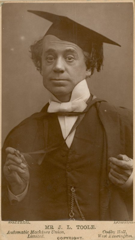 John Lawrence Toole, attore da English Photographer