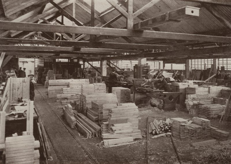Fabbrica di falegnameria, Burton-on-Trent: Vista del laboratorio delle macchine dei falegnami n. 2 da English Photographer