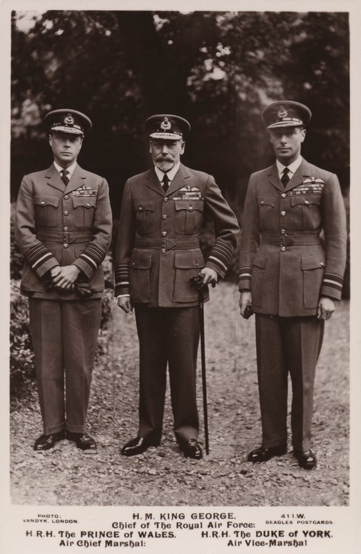 Re Giorgio V, il Principe di Galles e il Duca di York in uniforme dell