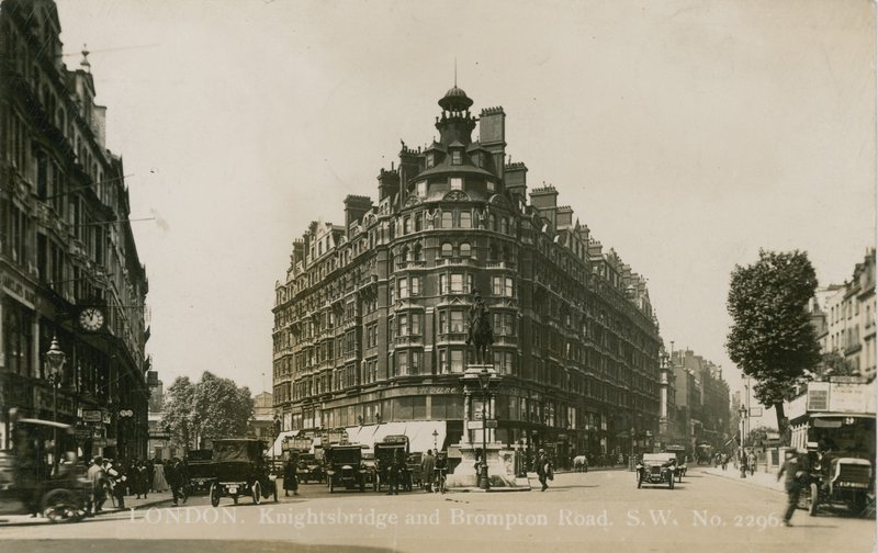 Knightsbridge e Brompton Road, S W, Londra da English Photographer