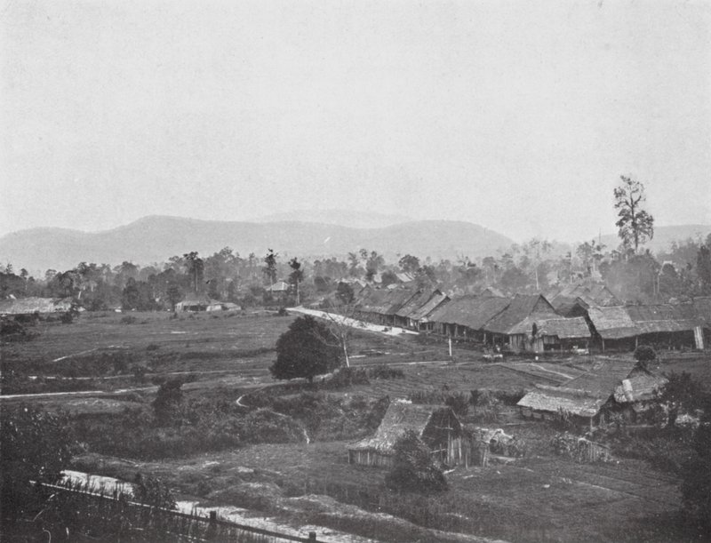 Kuala Lumpur nel 1884, sito degli attuali uffici governativi da English Photographer