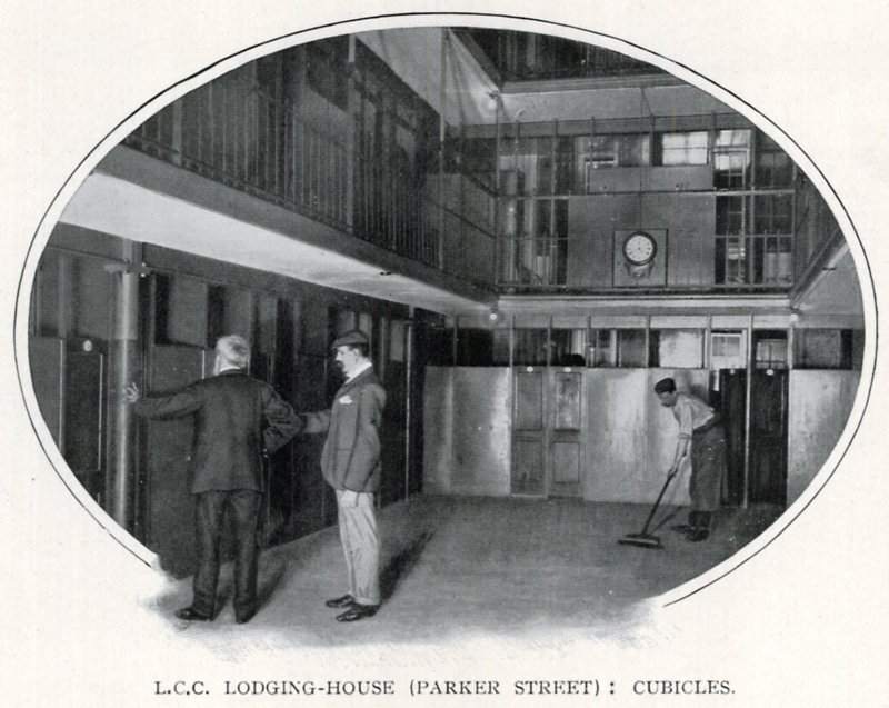 L.C.C. Lodging-House (Parker Street): Cubicoli da English Photographer