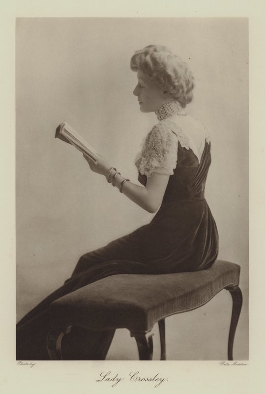 Lady Crossley (foto b/n) da English Photographer