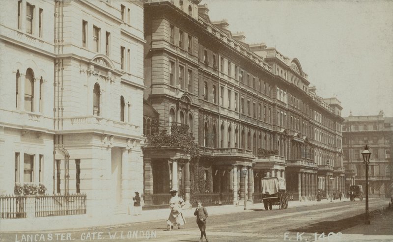Lancaster Gate, West London da English Photographer