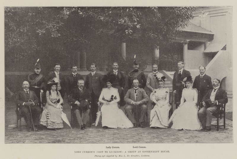 La visita di Lord Curzon a Lucknow, un gruppo alla Government House da English Photographer