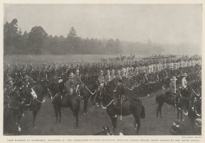 Lord Roberts ad Aldershot, 25 novembre, il Comandante in Capo ispeziona le truppe a cavallo prima della loro partenza per il Sudafrica da English Photographer